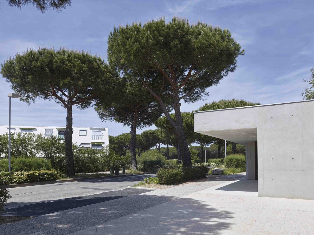 Youth Centre  Zakarian-Navelet Architectes