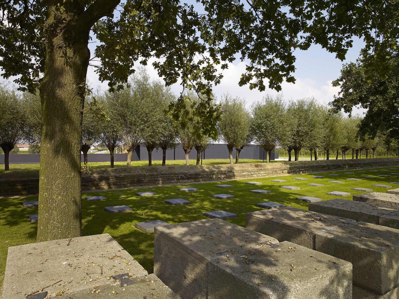 Deutscher Soldatenfriedhof Langemark  Govaert-Vanhoutte Arch