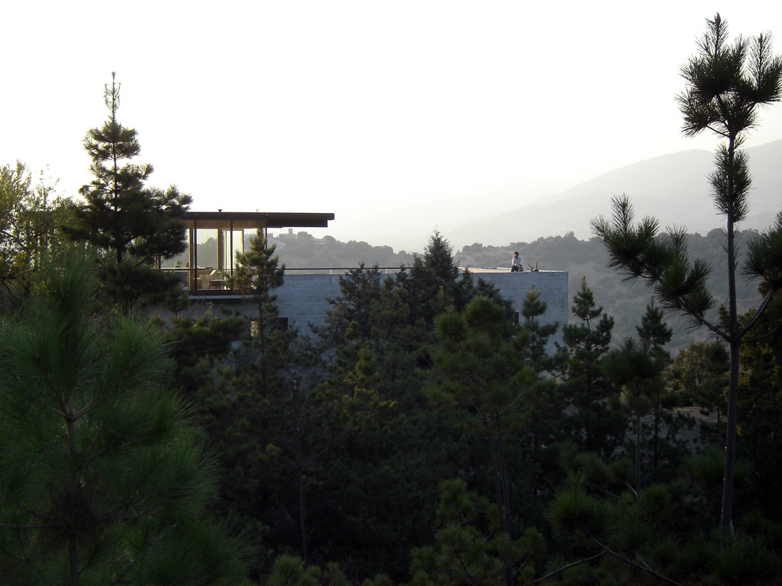 House on the road to Farellones  Max Nunez + Bernardo Valdes