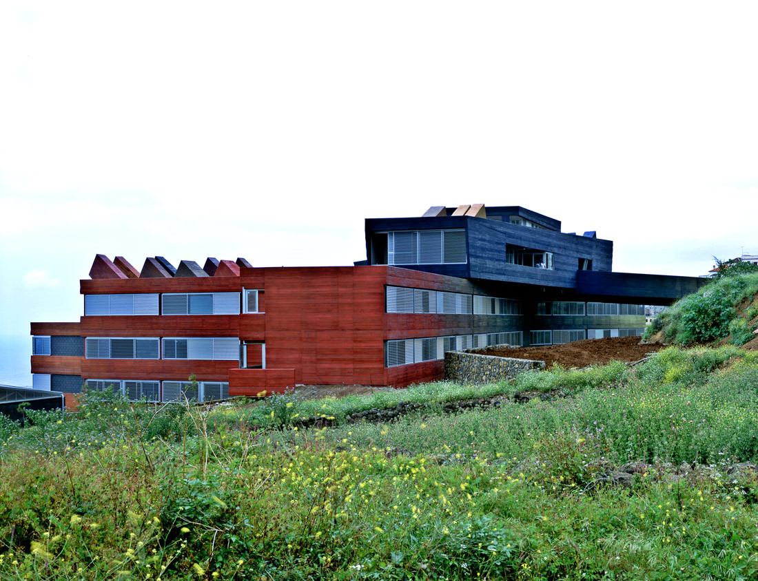 Rafael Arozarena High School  AMP arquitectos