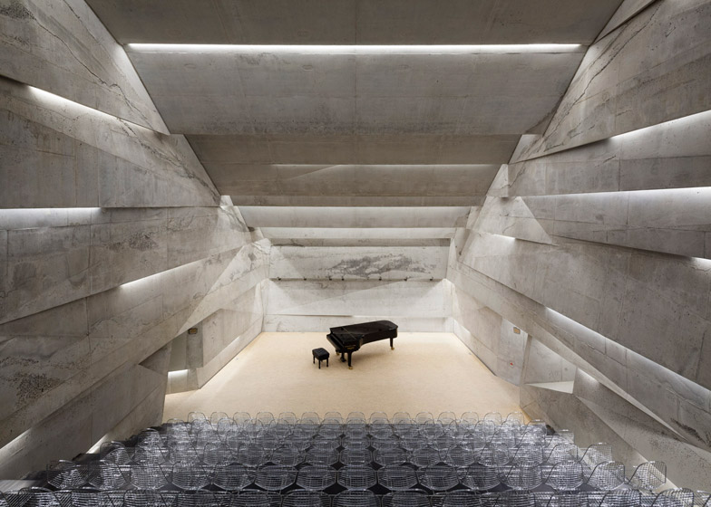 ¹ͺ stone-clad concert hall in blaibach by